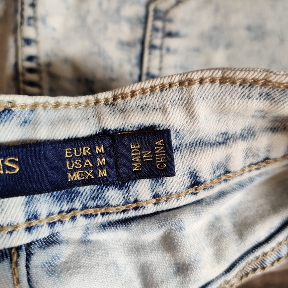 IRIS Distressed Ripped Bleached Short Jeans - Picture 6 of 7